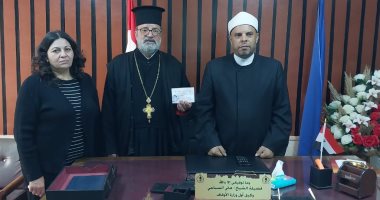 فيها حاجة حلوة.. قبطى يساهم فى صك الأضاحى بدمياط.. فيديو