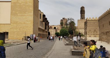 وداعًا للعشوائية.. الدولة تُعيد الحياة إلى القاهرة القديمة.. ترميم عقارات 5 مناطق فى محيط الحسين والأزهر.. وتنمية الحرف التراثية وتحويل المنطقة لمتحف مفتوح.. وإنشاء مجمعات سكنية وترفيهية فى درب اللبانة.. صور منطقة القاهرة التاريخية