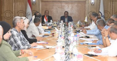 محافظ قنا يتابع موقف تنفيذ مشروعات الخطة الاستثمارية قبيل انتهاء العام المالى