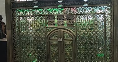 ضريح السيد البدوي في الغربية قبلة المواطنين للتبرك والزيارة.. فتح المقام يوميا لاستقبال الزوار من جميع المحافظات.. الأهالي: فرصة جيدة للتقرب إلى الله بالصلاة بالمسجد وزيارة الضريح والاستمتاع بالأجواء الروحانية ضريح السيد البدوي