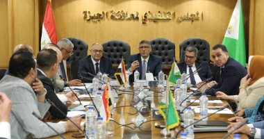محافظ الجيزة: مناقشة مقترحات مطالب أولياء أمور طلبة المدارس التجريبية جانب من الاجتماع