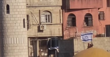 قوات الاحتلال ترفع علم إسرائيل