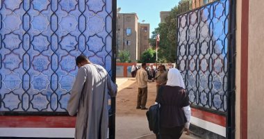 ترقب ودعوات.. بدء توافد الطلاب أول يوم ماراثون الثانوية الأزهرية بقنا