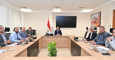 وزير الرى: إجراءات قانونية تجاه الزمامات المخالفة على ترعتى النصر والحمام جانب من الاجتماع