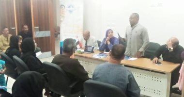 ندوة توعوية عن التأمين الصحى الشامل بقرية الديمقراط فى مدينة أرمنت