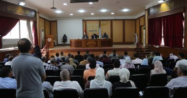 محافظ كفر الشيخ: هدفنا خدمة المواطن وتحقيق العدالة فى تقنين أراضى الدولة جانب من الاجتماع