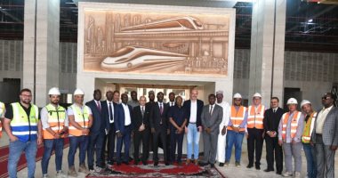 وزير البنية التحتية التشادى يزور محطة العاصمة للقطار السريع ويستقل الـLRT وفد جمهورية تشاد فى محطة العاصمة