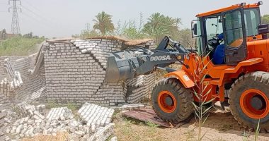 إزالة 14 حالة تعدى على أملاك الدولة والأراضى الزراعية بمدينة إسنا