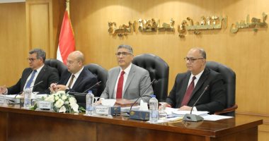 محافظ الجيزة يوجه باتخاذ إجراءات احترازية لتحصين أسواق الماشية استعدادا للعيد محافظ الجيزة مع قيادات المحافظة