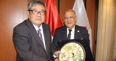 رئيس القابضة المعدنية يستقبل وفدا يابانيا لمدة فترة عقد توريد غبار السيلكا