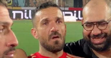 دموع معلول واحتفال الدون.. لحظات مؤثرة في تتويج الأهلي بالدورى "فيديو" علي معلول