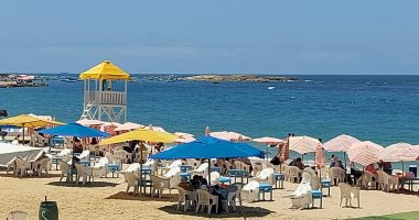 إقبال على شواطئ الإسكندرية بعد انتهاء امتحانات صفوف النقل وبدء الإجازة الصيفية.. تكثيف الاستعداد لموسم الصيف.. مشايات خشبية لكبار السن وبوابات جديدة.. تفعيل منظومة الحجز الإلكترونى.. فيديو وصور شواطئ الإسكندرية