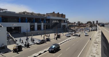 موقف السلام نموذج جديد للمواقف سيتم تعميمه بالقاهرة.. تشجير المنطقة المحيطة وإعادة تخطيط الطرق وإنشاء مشتل جديد لزيادة المسطحات الخضراء.. والمحافظ: لن نسمح بعودة الباعة الجائلين وتواجد لجان المرور باستمرار موقف السلام الجديد