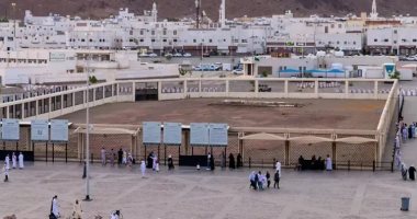 هنا يرقد الصحابة.. من قلب المدينة المنورة جولة في مقبرة شهداء أحد "فيديو"