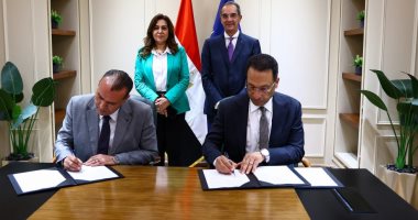 التنمية المحلية والاتصالات يوقعان اتفاق توفير الأجهزة التكنولوجية.. اعرف السبب