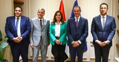 الاتصالات: اتفاق لتوفير الأجهزة التكنولوجية لتشغيل المجمعات الحكومية بقرى حياة كريمة جانب من اللقاء