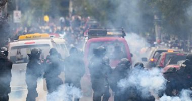 الحلم نيوز : 
                                            اعتقال 20 شخصا فى احتجاجات عنيفة واشتباكات بشوارع بوليفيا
                                        