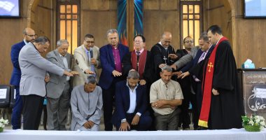 رئيس الطائفة الإنجيلية يستهل جولته الرعوية بالمنيا بتنصيب القس ريموند سمعان راعيًا للكنيسة بطهنشا تنصيب القس ريموند سمعان راعيًا للكنيسة بطهنشا