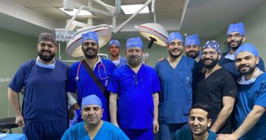 استخراج حجر بطارية ألعاب من مريء طفل ابتلعه أثناء اللعب.. صور