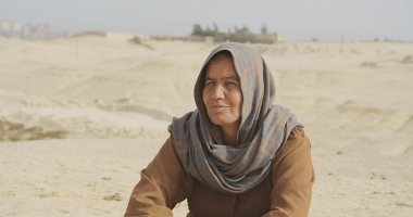 إمبراطورة الصعيد.. المعلمة منال مقاولة أنفار وسط الجبال وثعابين الصحراء إمبراطورة الصعيد
