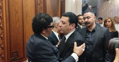 مصطفى كامل وأنوشكا ونادية مصطفى وتامر عبد المنعم فى عزاء والد رئيس الأوبرا مصطفي كامل في عزاء والد رئيس الاوبرا