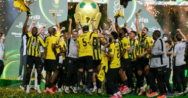 الشبكة نيوز : 
                                            الاتحاد يمنح بنزيما وكانتي وفابينيو أرقامًا تاريخية بعد التتويج بالثنائية
                                        
