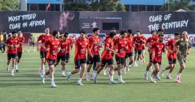 تدريبات بدنية للاعبي الأهلي "بين السماء والأرض" خلال رحلة السفر لأمريكا فريق الاهلى