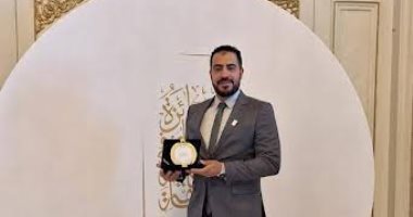 رئيس جامعة أسيوط يهنئ الدكتور الحسن قطب لفوزه بجائزة الشارقة