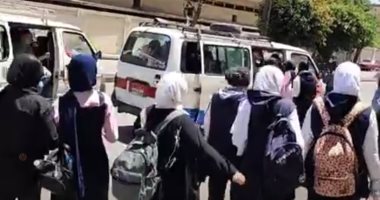 سعادة بين طلاب الإعدادية بالأقصر بعد انتهاء امتحان اللغة العربية.. فيديو