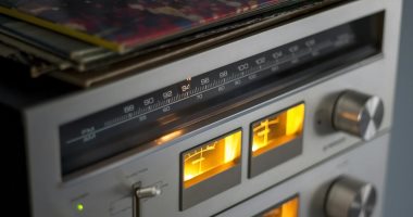 "هنا القاهرة".. 91 عاما على ميلاد الإذاعة المصرية وبرامج خالدة في الذاكرة.. رفعت وعي المرأة ببرنامج "إلى ربات البيوت".. "تسالي" خطف قلوب المصريين بـ"خفة ودلع".. وأبلة فضيلة غرست القيم في الأطفال بـ"غنوة وحدوتة"