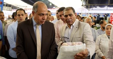 محافظ المنيا يفتتح سوق اليوم الواحد على كورنيش النيل استعدادا لعيد الأضحى اللواء عماد كدواني محافظ المنيا