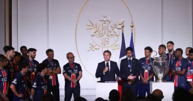 الرئيس الفرنسي ماكرون يستقبل باريس سان جيرمان بعد التتويج بدوري الأبطال ماكرون يستقبل باريس سان جيرمان