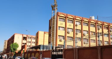 طلاب الثانوية الأزهرية الشعبة العلمية بالأقصر يؤدون امتحان الرياضيات البحتة المعاهد الأزهرية بالأقصر