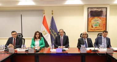 وزير الاتصالات: ربط كافة قواعد البيانات مع منظومة الرقم القومى العقارى