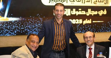 القومى لحقوق الإنسان يهدى جائزة التميز للراحل فؤاد المهندس