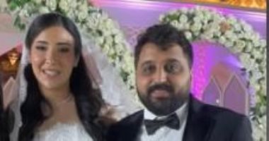 المخرج عبد العزيز النجار و زوجته 