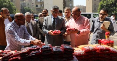 خريطة أسواق اليوم الواحد فى الجيزة.. إقامة 9 أسواق بالأحياء و10 بالمراكز ضمن المرحلة الثانية.. توفير الزيت والسكر والأرز واللحوم والدواجن.. والمحافظ يؤكد: حريصون على توسع التجربة واستمرارها.. صور محافظ الجيزة يتفقد أسواق اليوم الواحد