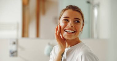 الصيف مناسباته كتير.. 5 خطوات لتجهيز بشرتك لمكياج مثالى ووش منور