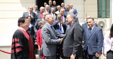 محافظ القاهرة يستقبل رئيس الطائفة الإنجيلية للتهنئة بالعيد محافظ القاهرة يستقبل رئيس الطائفة الانجيلية