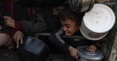 "لا أكل ولا مياه".. شهادات فلسطينية من داخل غزة حول مأساة الجوع والعطش.. الأبناء يتجادلون على من سيحصل على طعام أمهم بعد استشهادها.. أم فلسطينية: الصغار يتشاجرون على كسرة خبز.. والجار يستلف البندورة من جارته المجاعة في غزة