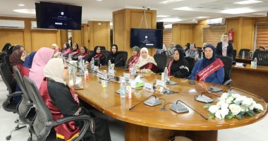 محافظ الجيزة يكرم عددًا من الأمهات المثاليات على مستوى المحافظة محافظ الجيزة يكرم عددًا من الأمهات المثاليات