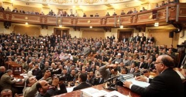 تحت القبة نصاب.. فضائح ومهازل برلمان الإخوان 2012 وسيطرتهم بهدف تغيير الدستور لصالحهم.. ممدوح إسماعيل يرفع الأذان.. ورئيس الجلسة: "ماتزايدش علينا".. نائب يرفع لافتة "أروح الحمام".. ورقية شرعية على الهواء مجلس الإخوان 2012