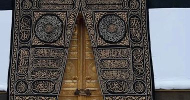 وزير الحج يؤكد ضرورة الالتزام بالتنظيمات والتعليمات لضمان سلامة الحجاج الكعبة المشرفة