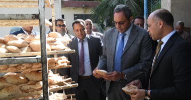 محافظ قنا يتفقد المخابز والأسواق للتأكد من جاهزيتها قبيل عيد الأضحى