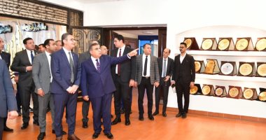 وزير التموين ومحافظ الدقهلية يتابعان منافذ بيع الخضروات والسلع.. صور