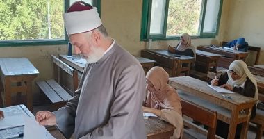 رئيس منطقة سوهاج الأزهرية يتفقد امتحانات طلاب القسم العلمى بالشهادة الثانوية الدكتور محمد حسنى رئيس منطقة سوهاج الأزهرية