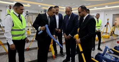 محافظ المنيا يفتتح مجمع الذكاء المكاني لدعم التحول الرقمي جانب من الجولة