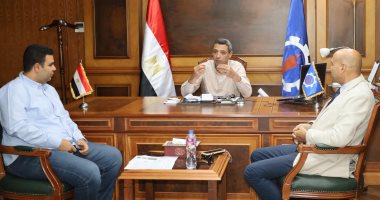 محافظ السويس يبحث مشروعات دعم ذوى الهمم والتمكين الاقتصادي بحضور ممثلى البترول جانب من اللقاء