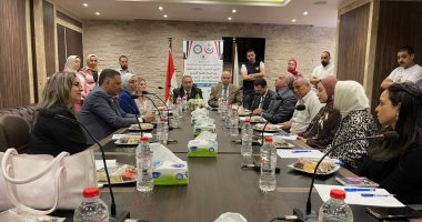 قطاع البترول يزود مستشفيات وزارة الصحة بحضانات وأجهزة تنفس لحديثى الولادة جانب من الاجتماع