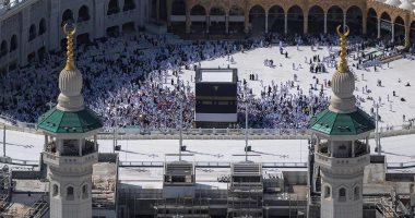 العالم هذا المساء.. مشاهد روحانية من الحرم المكي وأجواء روحانية لحجاج بيت الله الحرام.. ثوران بركان إتنا يثير الهلع بين السائحين في إيطاليا.. وأول متحف للكلاب فى فرنسا يفتح أبوابه للجمهور.. صور وفيديو العالم هذا المساء